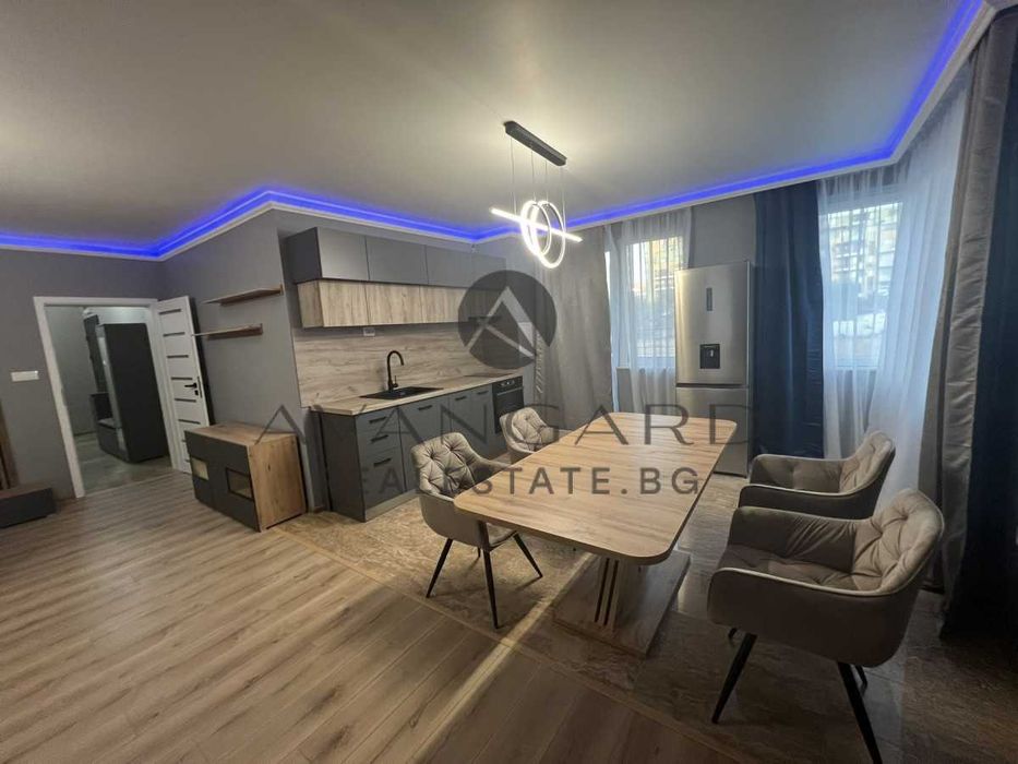 Продава се Тристаен апартамент в Пловдив, Кючук Париж - 115 кв.м за 1774 €/кв.м - Снимка #1