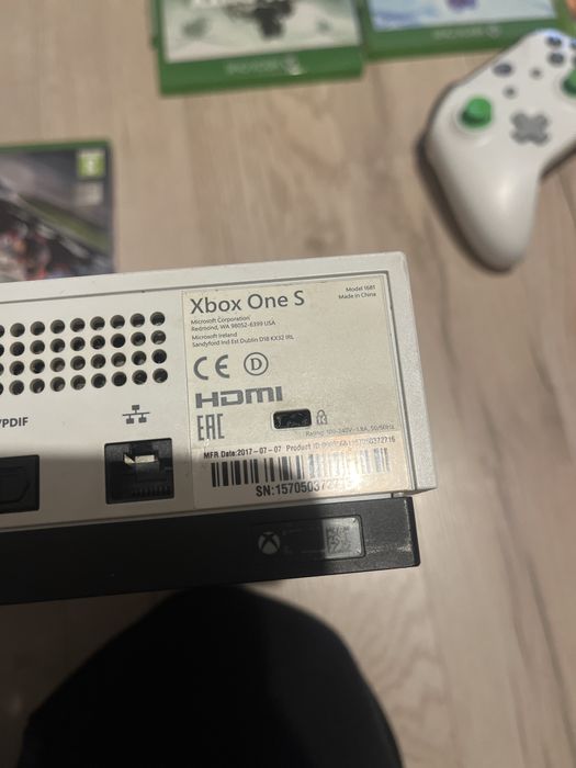 Xbox one s cu 16 jocuri si 1 controller cu hdmi