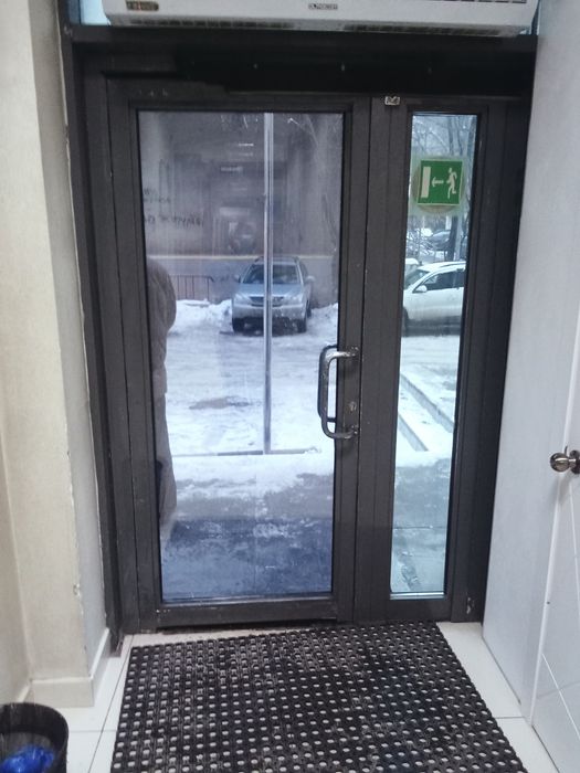 Москитные сетки оконные дверные.