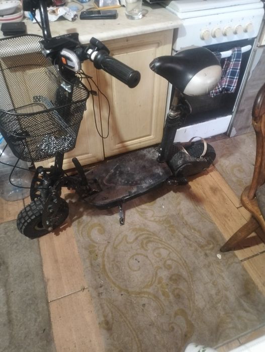 Vind scuter electric  preti 700 negociabil