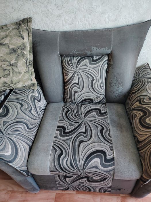 Отдам даром диваны