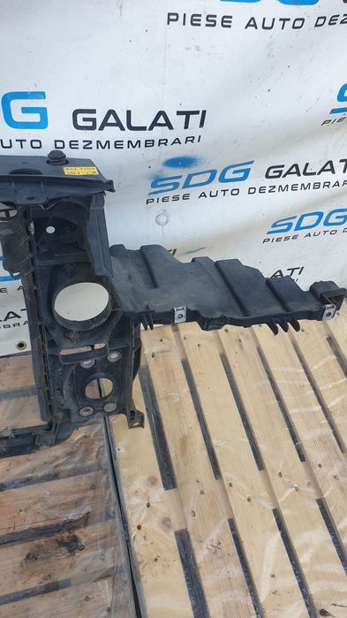 Trager / Tragher / Calandru / Panou Fata Dezechipat VW Touareg 2.5TDI 2003 - 2010
