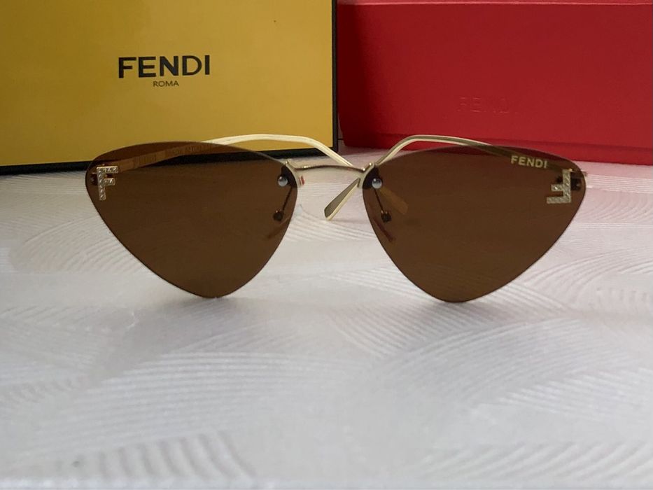 Дамски слънчеви очила триъгълни 3 цвята черни кафяви сини