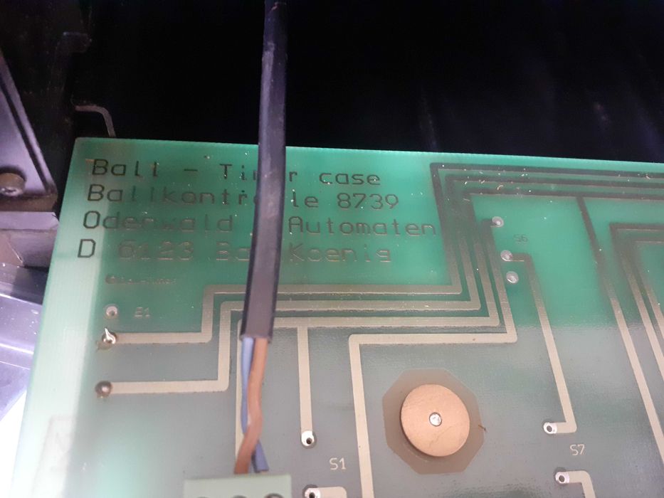 Комплект за билярд - каса с брояч и комплект стари топки