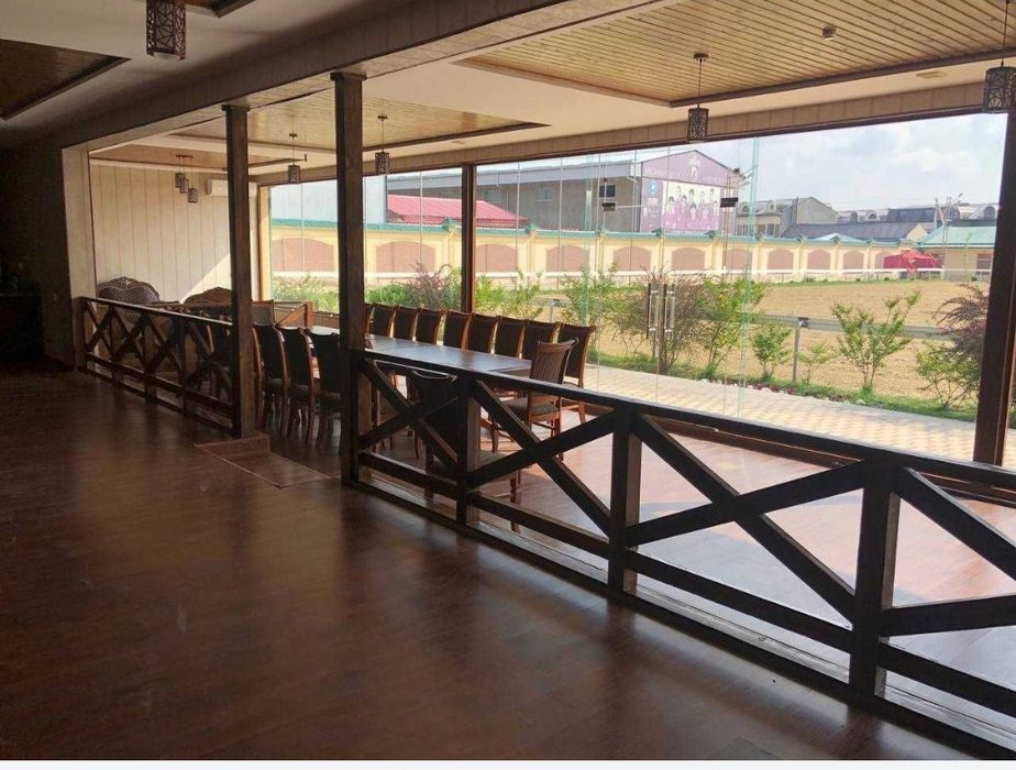 Сдается просторное 2- этажное здание.