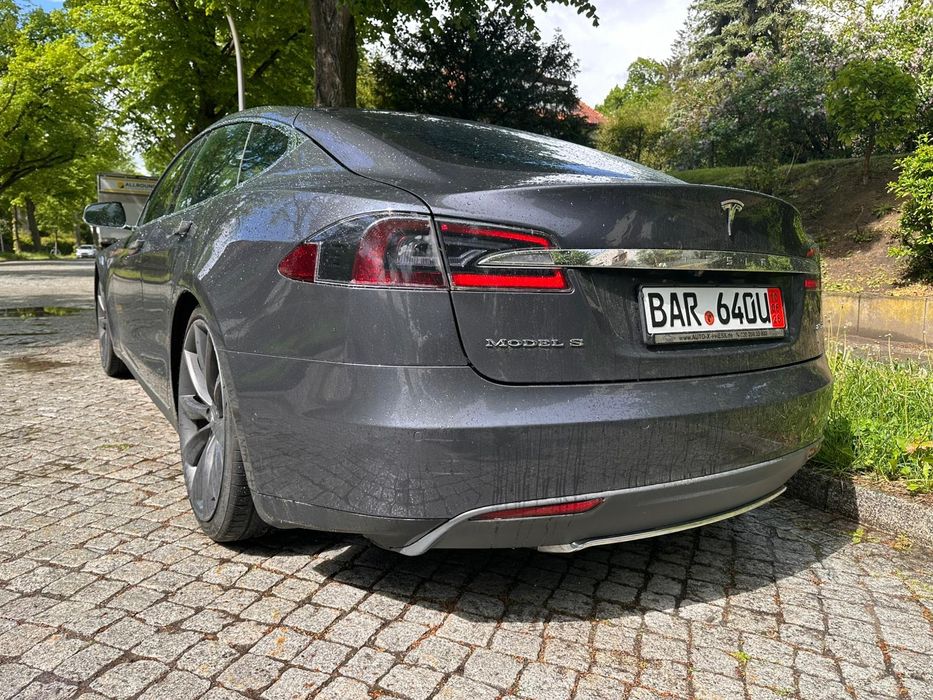 Tesla Model S 85D - Cu Încărcare Gratuită