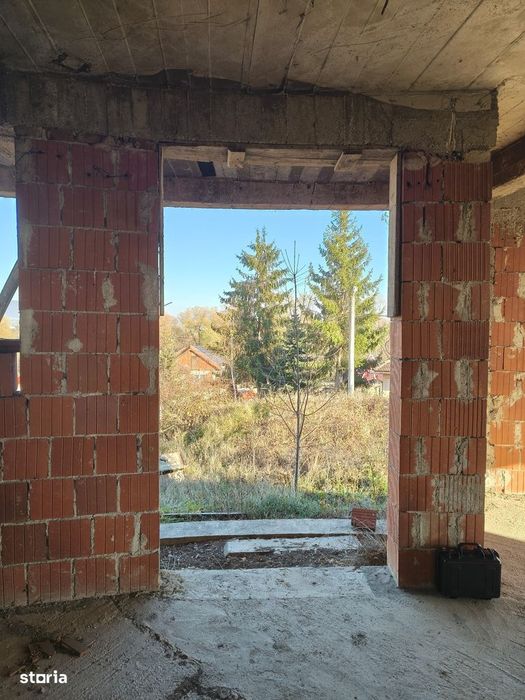 Ocazie. Casă la roșu(sau la cheie) – arhitectură rară, priveliste.