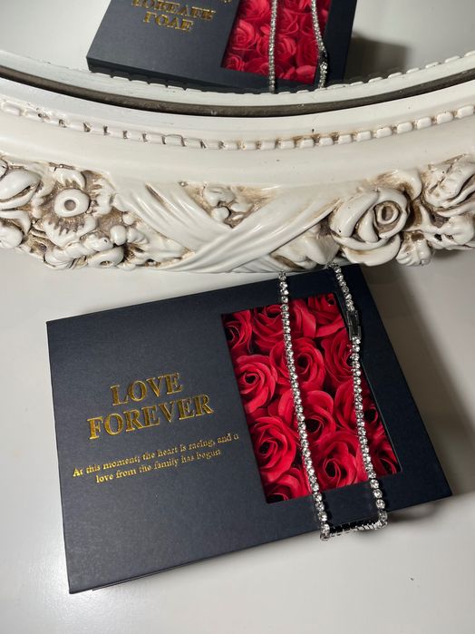 Луксозна подаръчна кутия + колие (златно или сребърно)