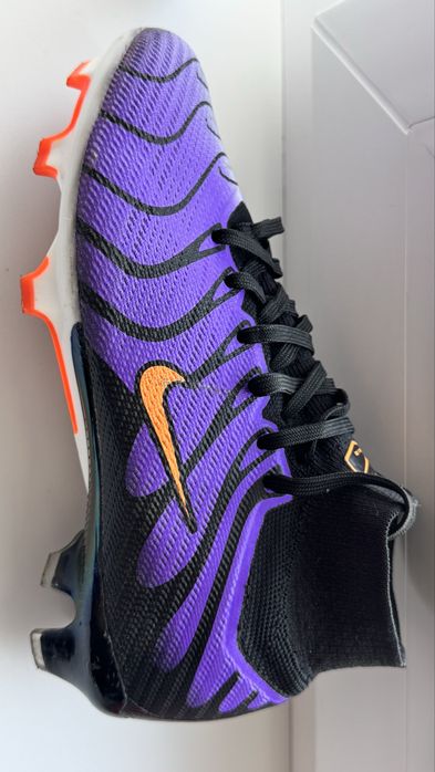 Продам футбольные бутсы