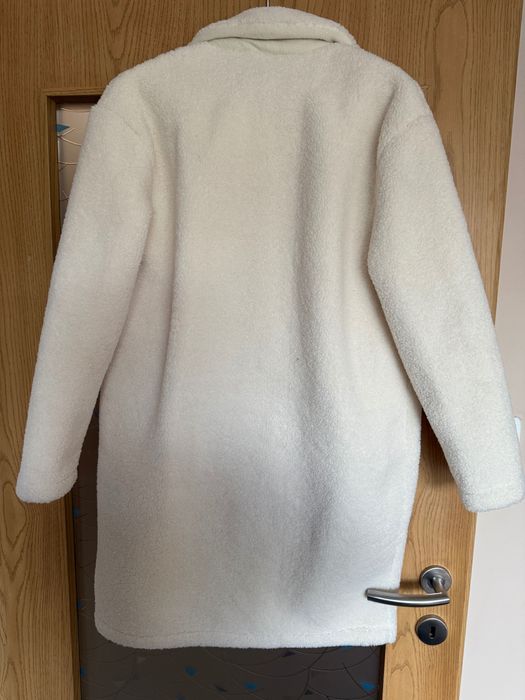 Бяло преходно палто