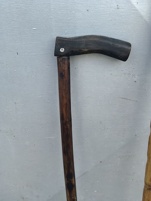 Ръчно изработен дървен бастун / тояга с уникален дизайн