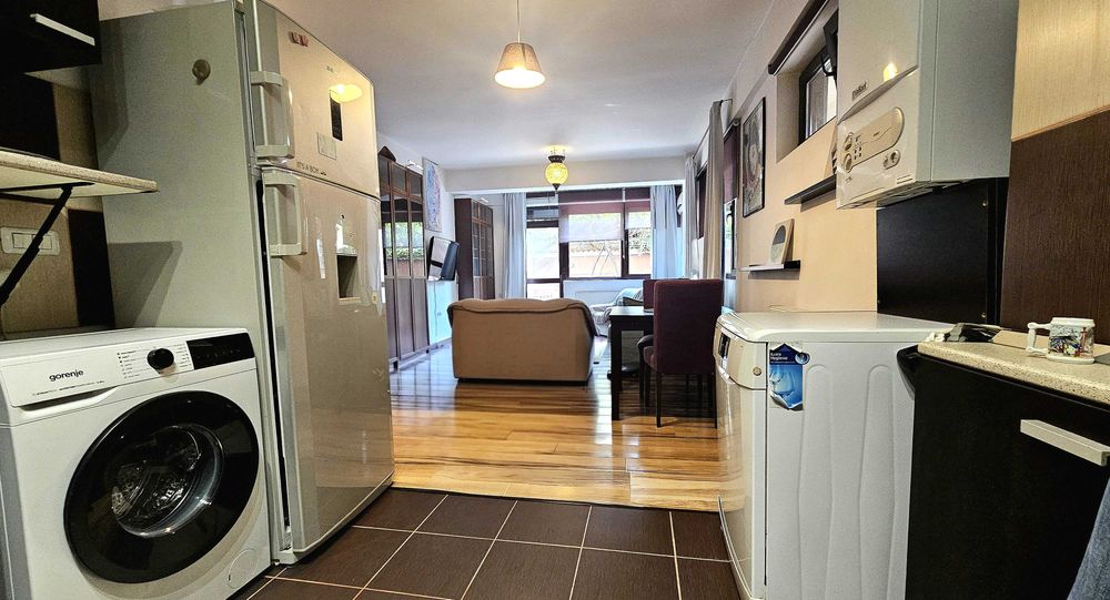 Inchiriez apartament cu curte