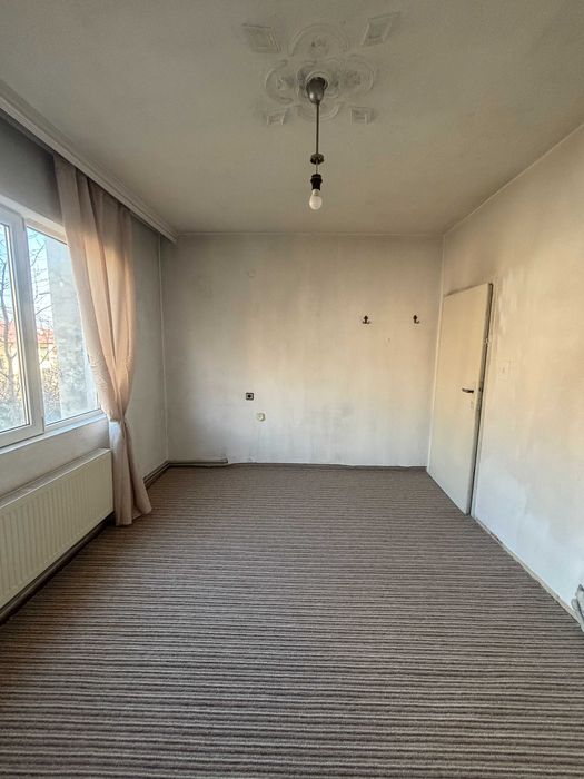 ЧЕТИРИСТАЕН апартамент в ЦЕНТЪРА на Карлово