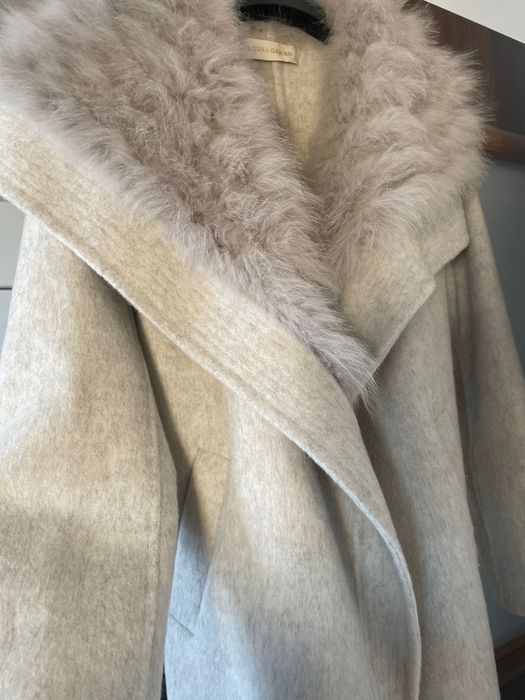 Палто с вълна и яка от естествен косъм