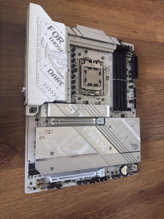Ryzen 9950X3D+ Rog Strix X870 White