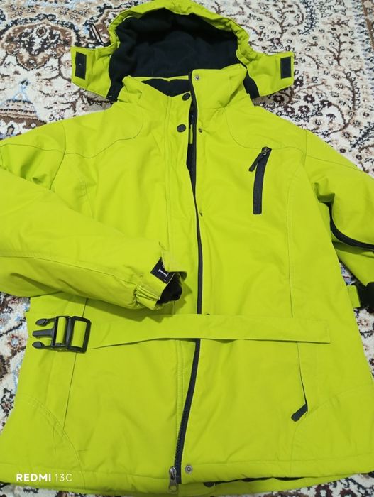 Продаю женскую куртку