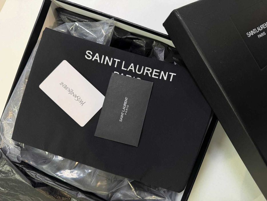 Женские сапоги Yves Saint Laurent