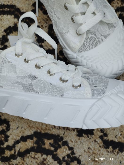 нови дамски обувки с мрежа