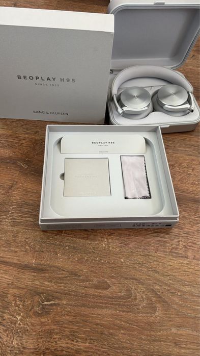 Vand casti Bang&Olufsen H95 Beoplay Grey Mist ca noi