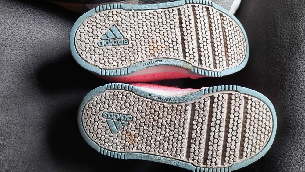 Детски бели обувки adidas и 28 размер