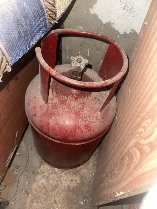 Газовый баллон с винтелем.