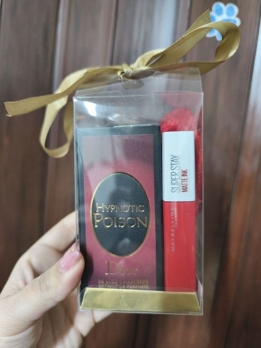 Set cadou pentru femei parfum+ruj Maybelline + inimioara de plus