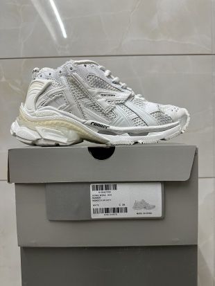 Balenciaga runner