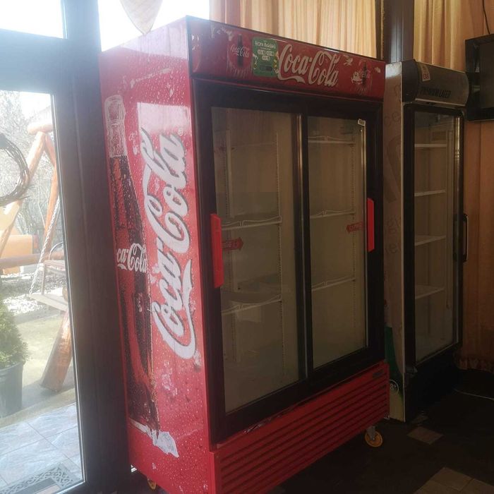 DE INCHIRIAT vitrina dubla!!