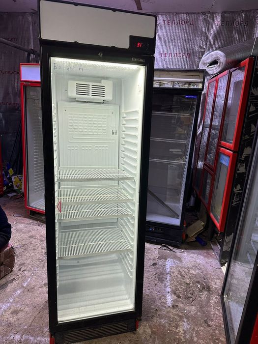 Продам витринный холодильник