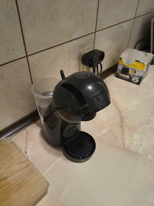 Vând aparat de cafea dolce gustos pe capsule