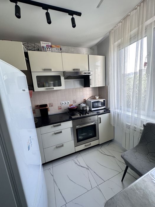 Продается 3 х комнатная квартира в центре города !