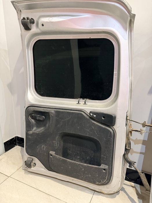 Продам двери на Ларгус оригинал