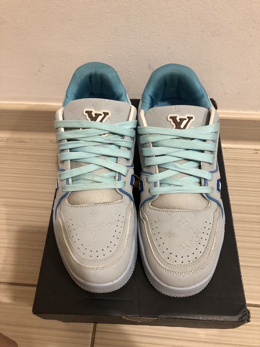 Lv trainer baby blue