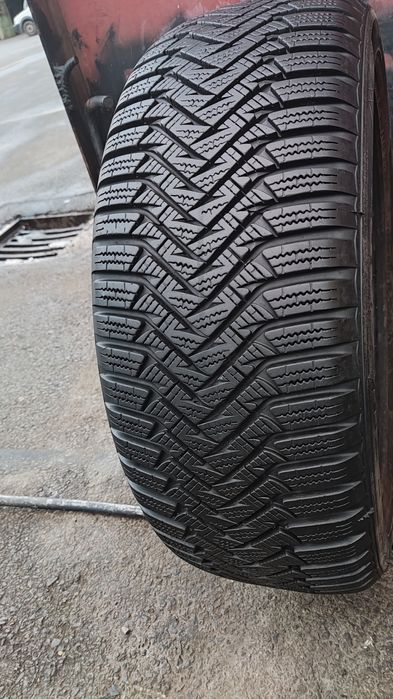 1бр. зимнa гумa  205/55/16 Laufenn 
dot23
7mm
Много добро състояние на