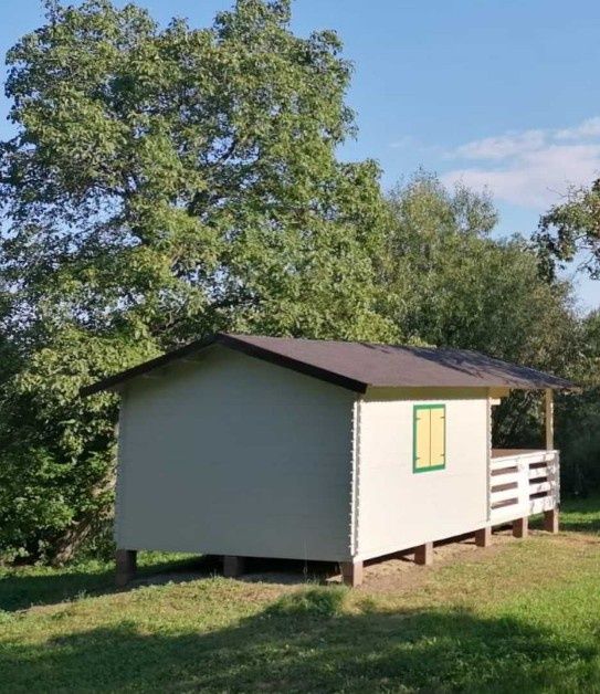Vând cabane de lemn