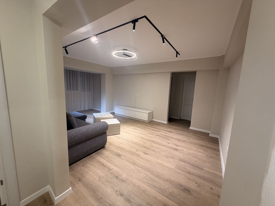 Inchiriez apartament 4 camere zona centrala