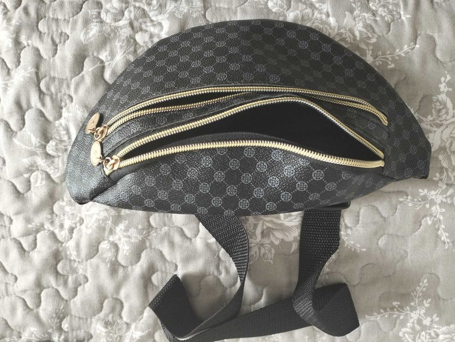 Borseta pentru barbati cu model geometric