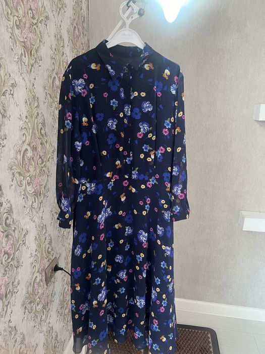 Продаю платье хороших фирм