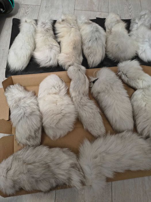 Аксесоар естествен косъм опашка от полярна лисица