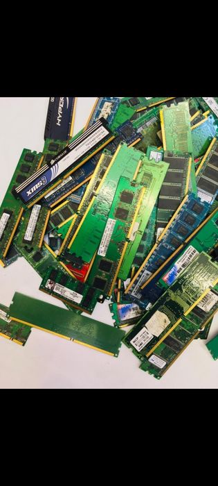 136 plăci RAM în stare excelentă, preț rezonabil și negociabil. Grăbeș