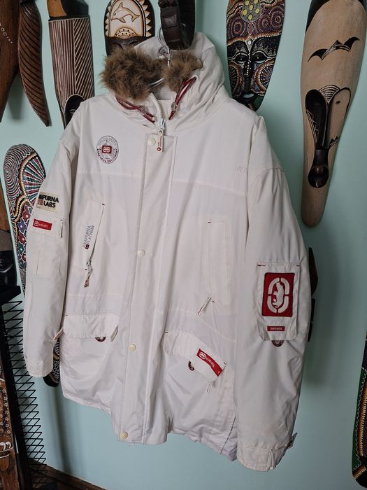 Set Scurtă impermeabilă+Pantaloni ECKO Unltd./300 Lei