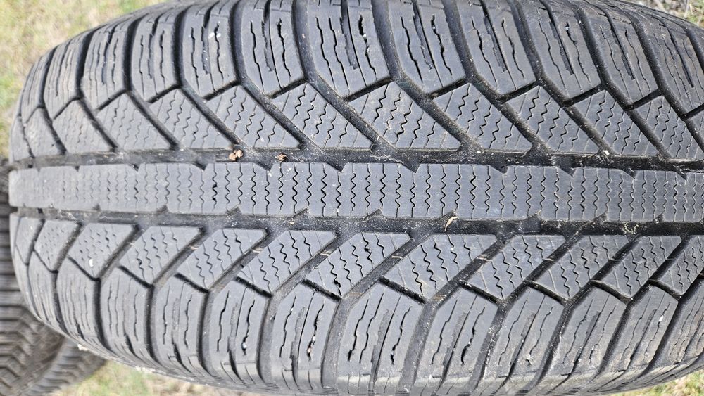 2бр гуми 215 65 16 дот 20 семперит