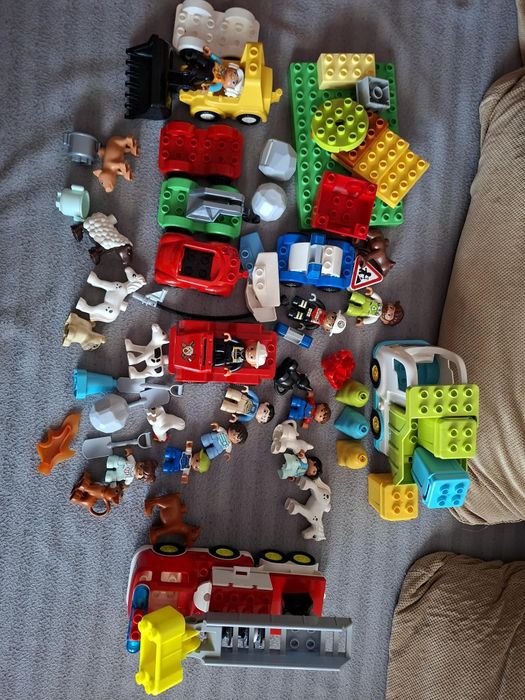 Голям комплект LEGO DUPLO – тухлички, коли, фигурки и животни