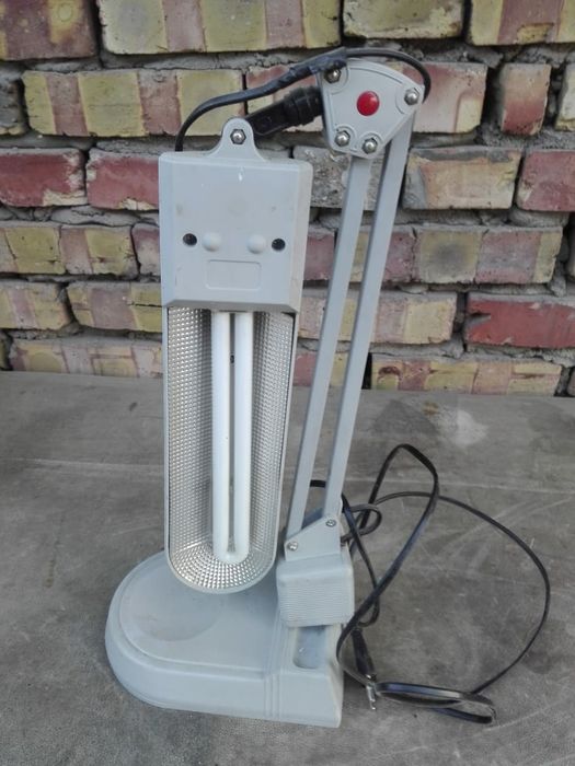 Продам настольную лампу