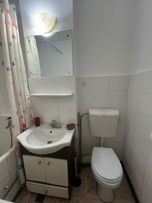 Inchiriez apartament 2 camere onesti 1.100 lei