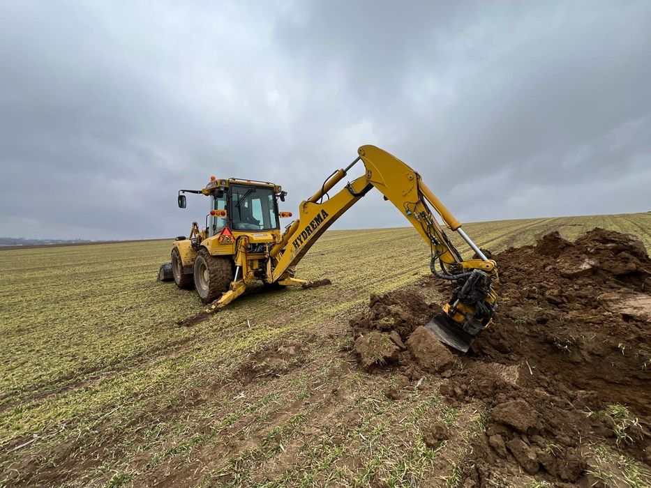 Ofer servicii cu buldoexcavator, săpături, amenajări, demolări