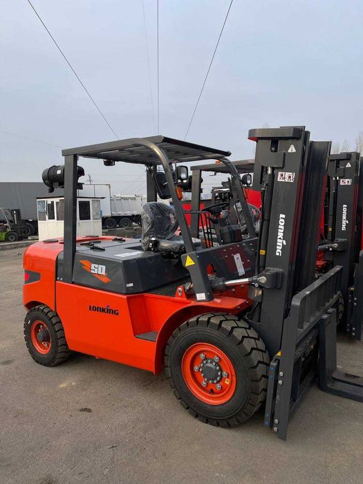 Вилочный погрузчик Lonking FD30T и фронтальный погрузчик LG833H-855H