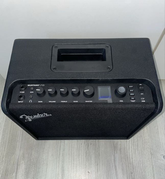 Fender Mustang LT 25 - Amplificator Chitara Electrica