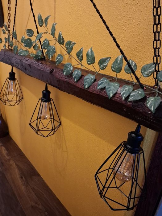 Ръчно изработена лампа от 70- годишна дървена греда