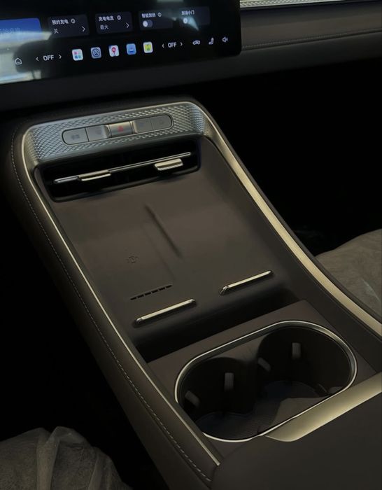 Roewe M7 Full 2000км